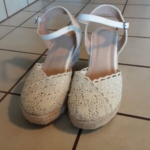 Kroche  tan Platforms